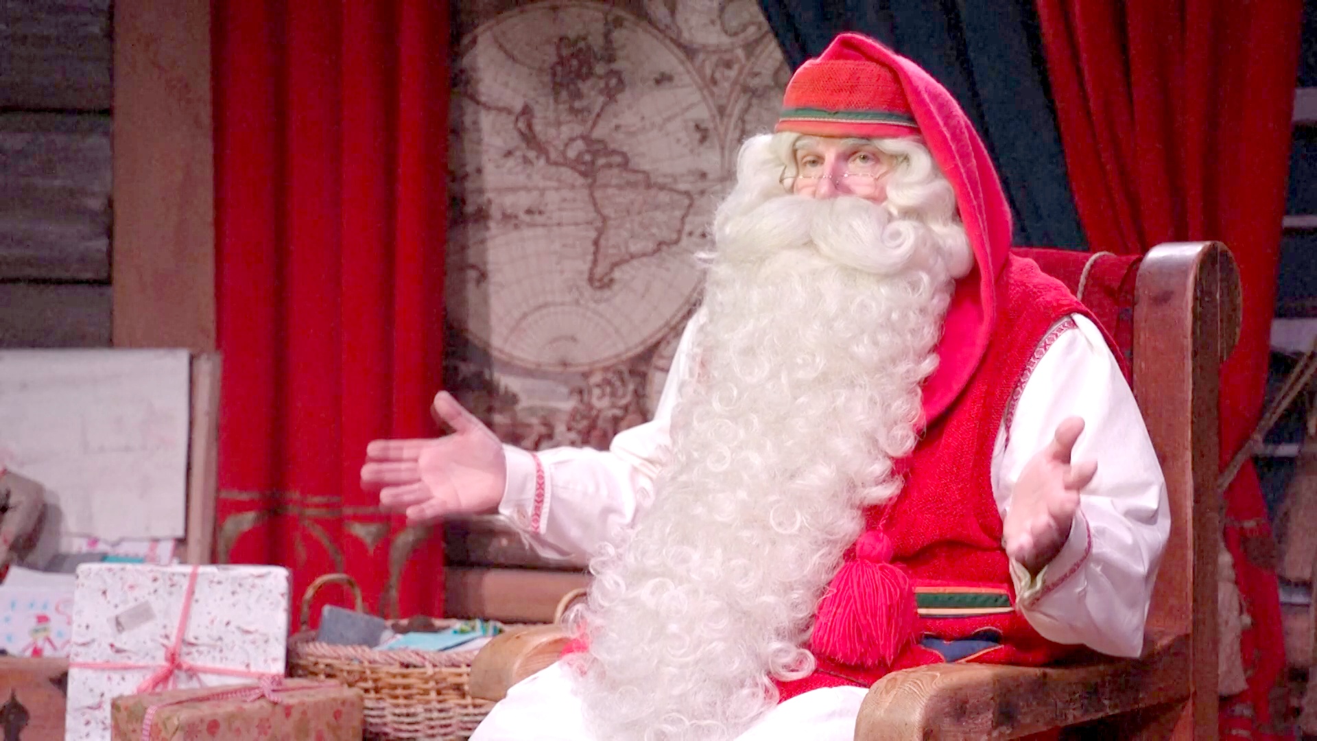 Санта-Клаус в финской Лапландии готовится к рождественскому путешествию Санта-Клаус в финской Лапландии готовится к рождественскому путешествию