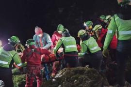 В Альпах вытащили из пещеры раненого спелеолога