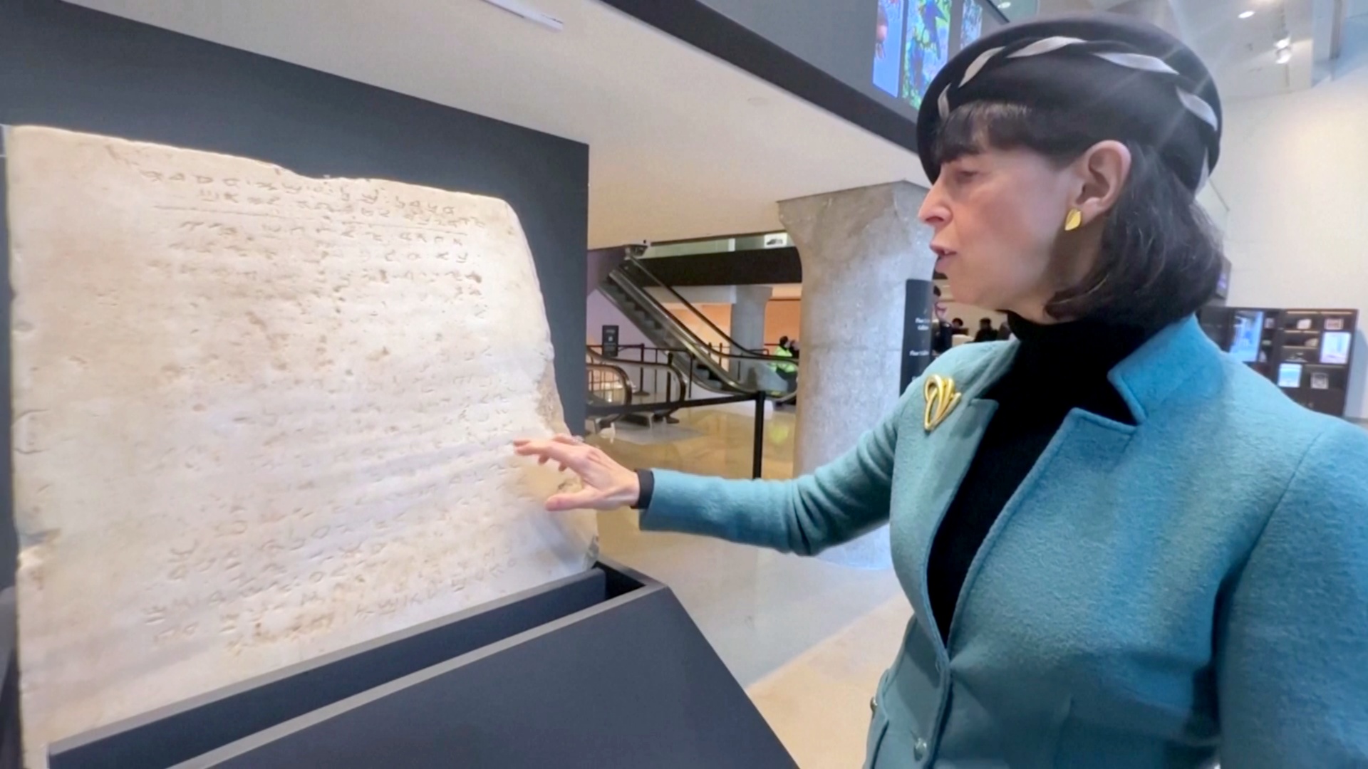 Древнейшая мраморная скрижаль с Десятью заповедями ушла с молотка за $5 млн Древнейшая мраморная скрижаль с Десятью заповедями ушла с молотка за $5 млн