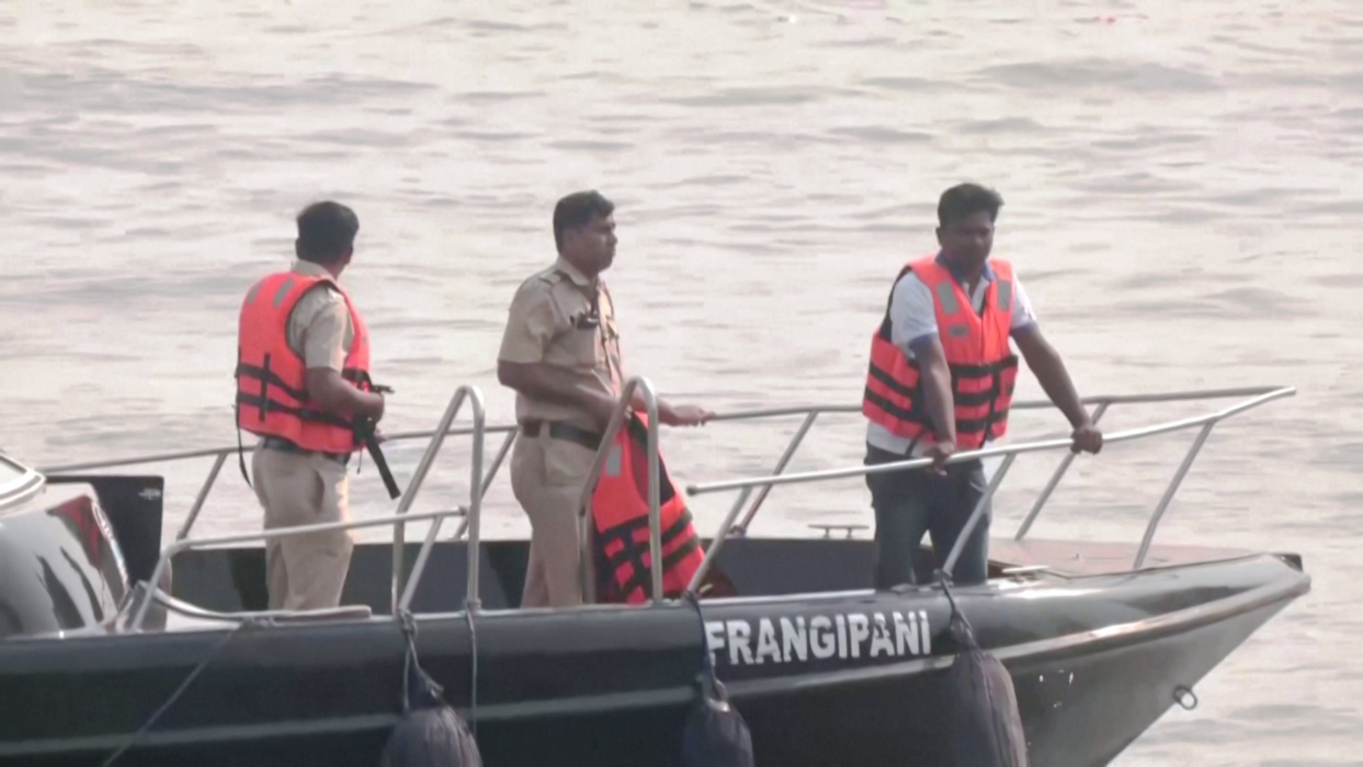 В гавани Мумбаи столкнулись два судна, есть жертвы