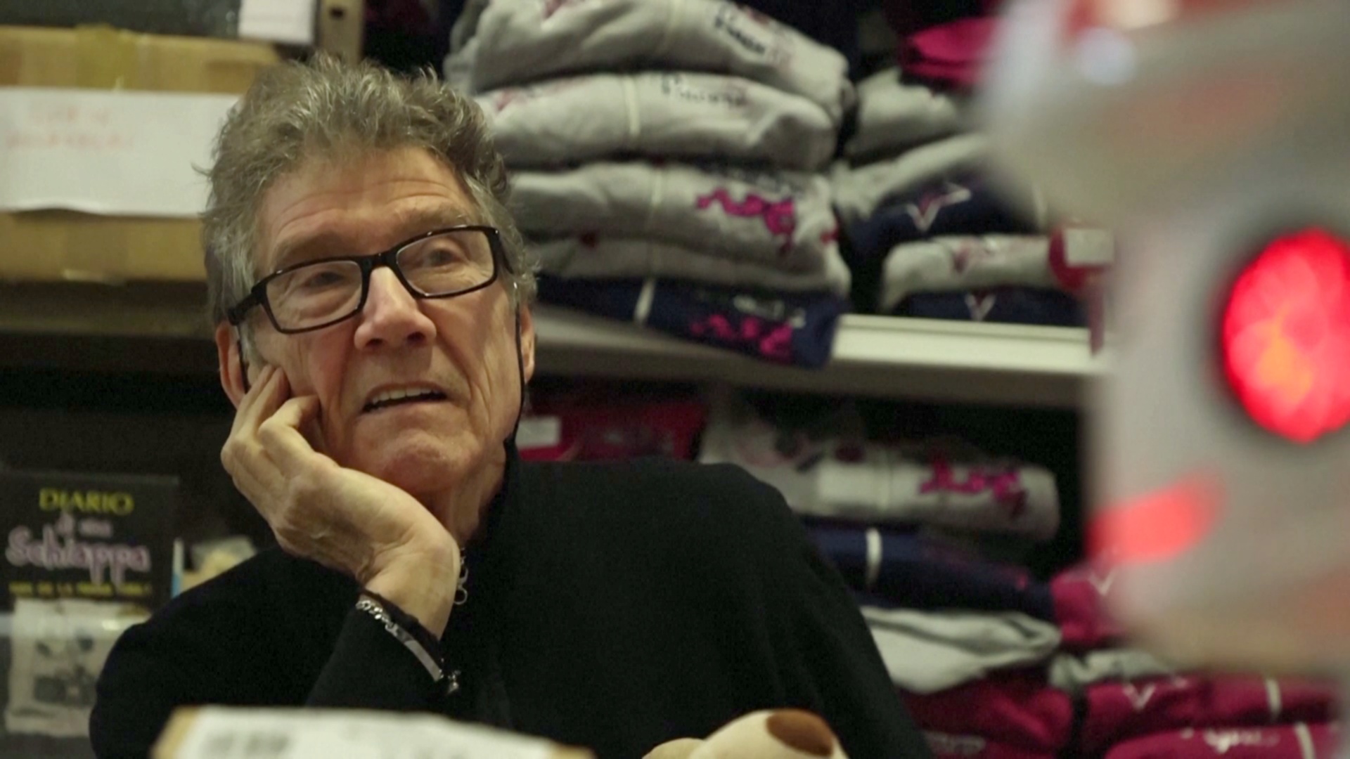 Как рождественский эльф: мастер из Рима чинит сотни игрушек для детей