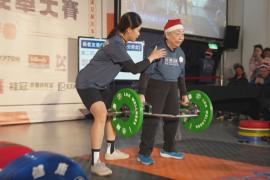 90-летняя тяжелоатлетка на Тайване бросает вызов стереотипам