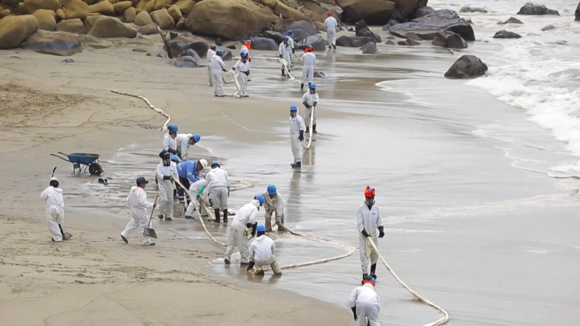 В Перу из-за разлива нефти ввели режим ЧС