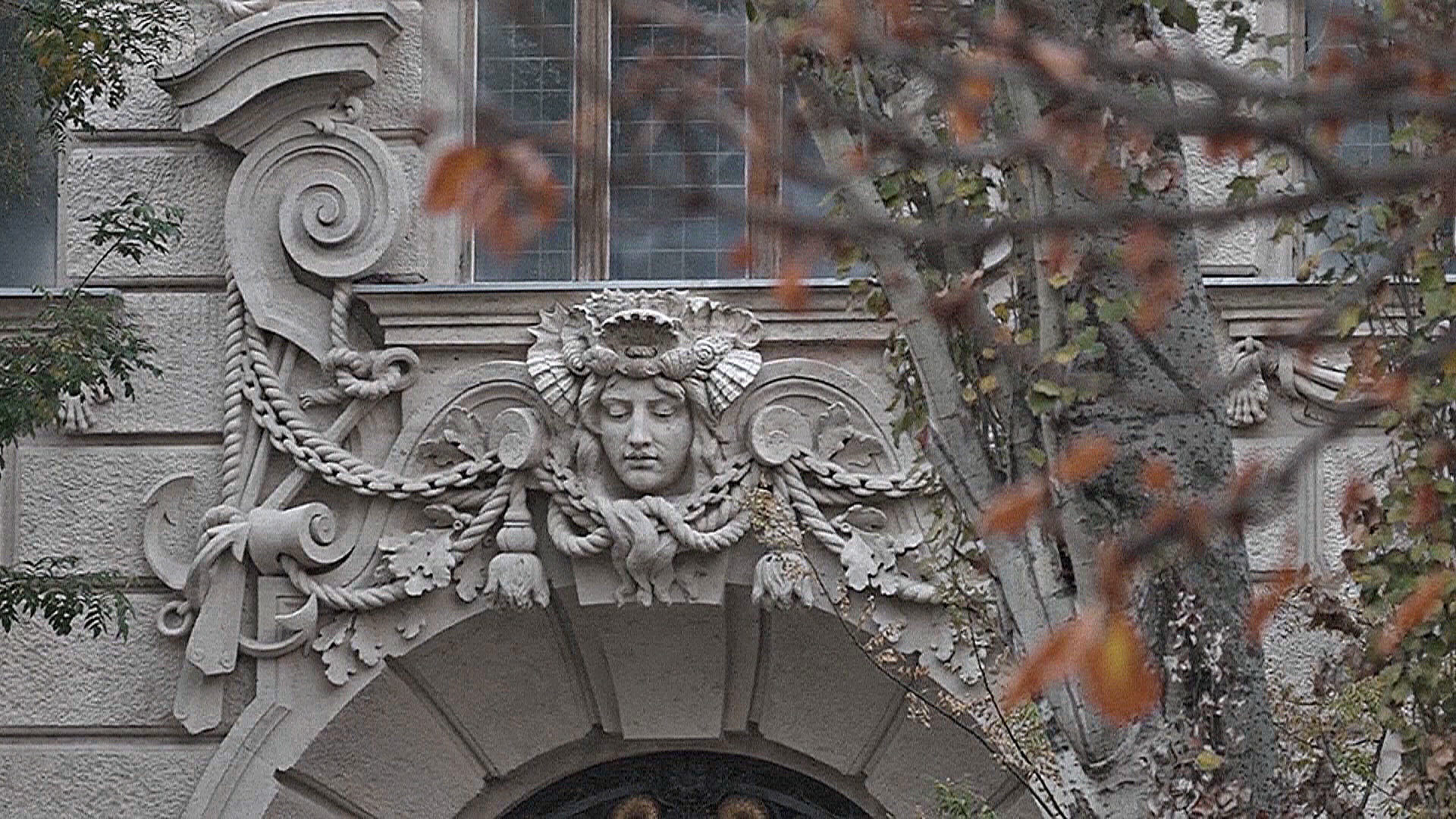 Дворец Адрия в Будапеште реставрируют после десятилетий запустения