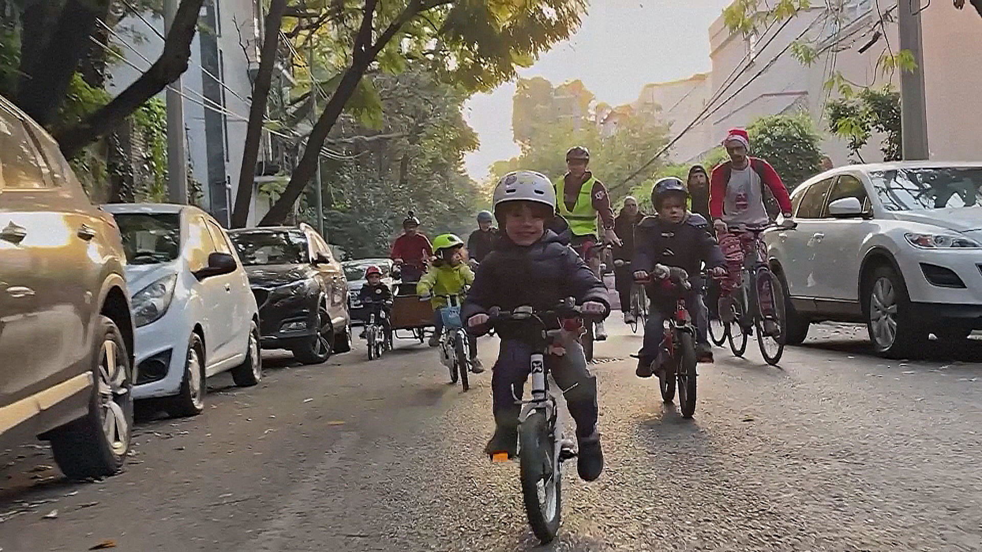 Парад велосипедистов в Мехико напоминает о важности велодорожек