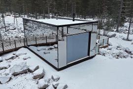 Стеклянный куб среди снегов – новый популярный отель в Финляндии