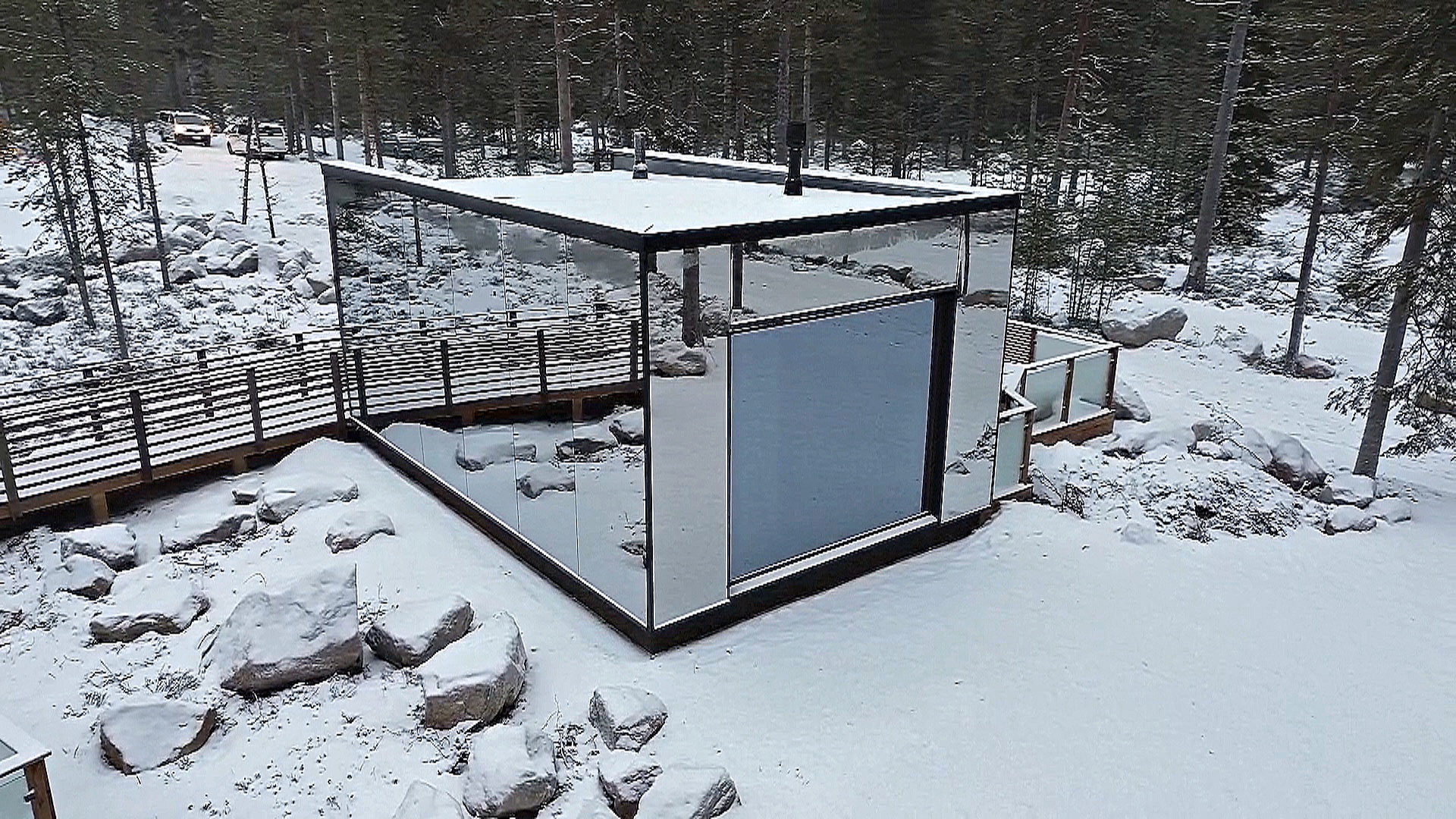 Стеклянный куб среди снегов – новый популярный отель в Финляндии Стеклянный куб среди снегов – новый популярный отель в Финляндии