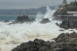 Аномальные волны продолжают обрушиваться на Перу