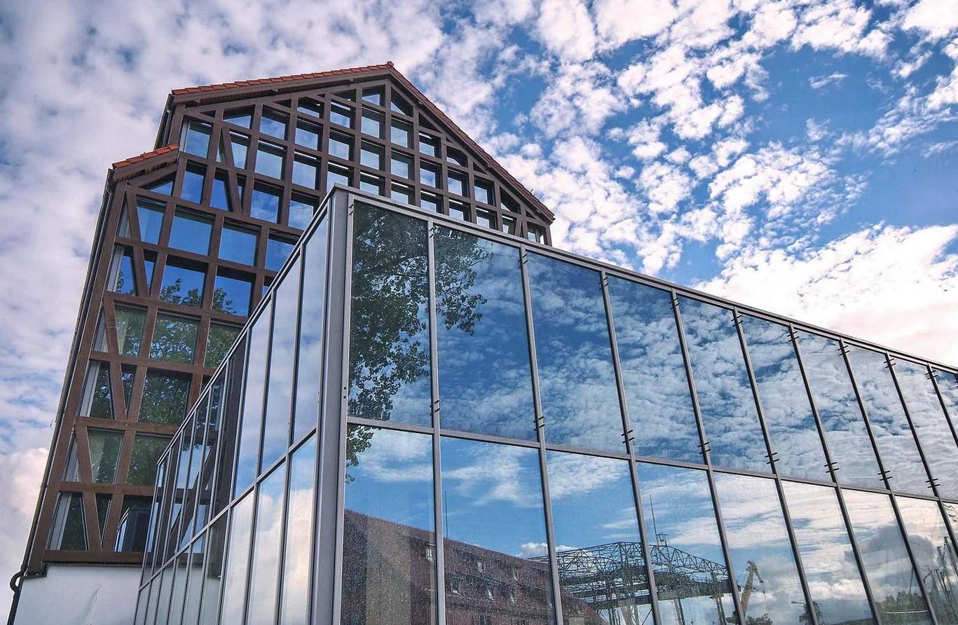 Какие решения предлагают компании на рынке фасадного остекления в России?