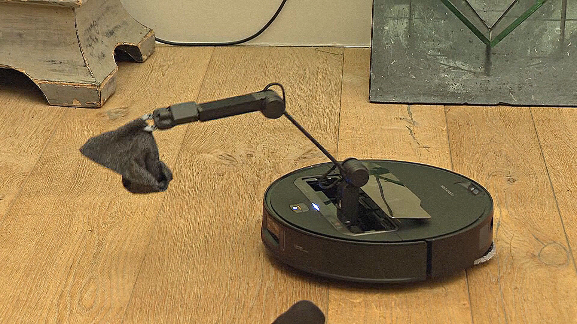 Первый пылесос с «умной рукой» представили на CES в Лас-Вегасе