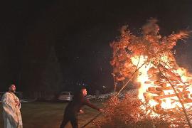 Сжигание дерева и мясо на вертеле: как православные сербы празднуют Рождество