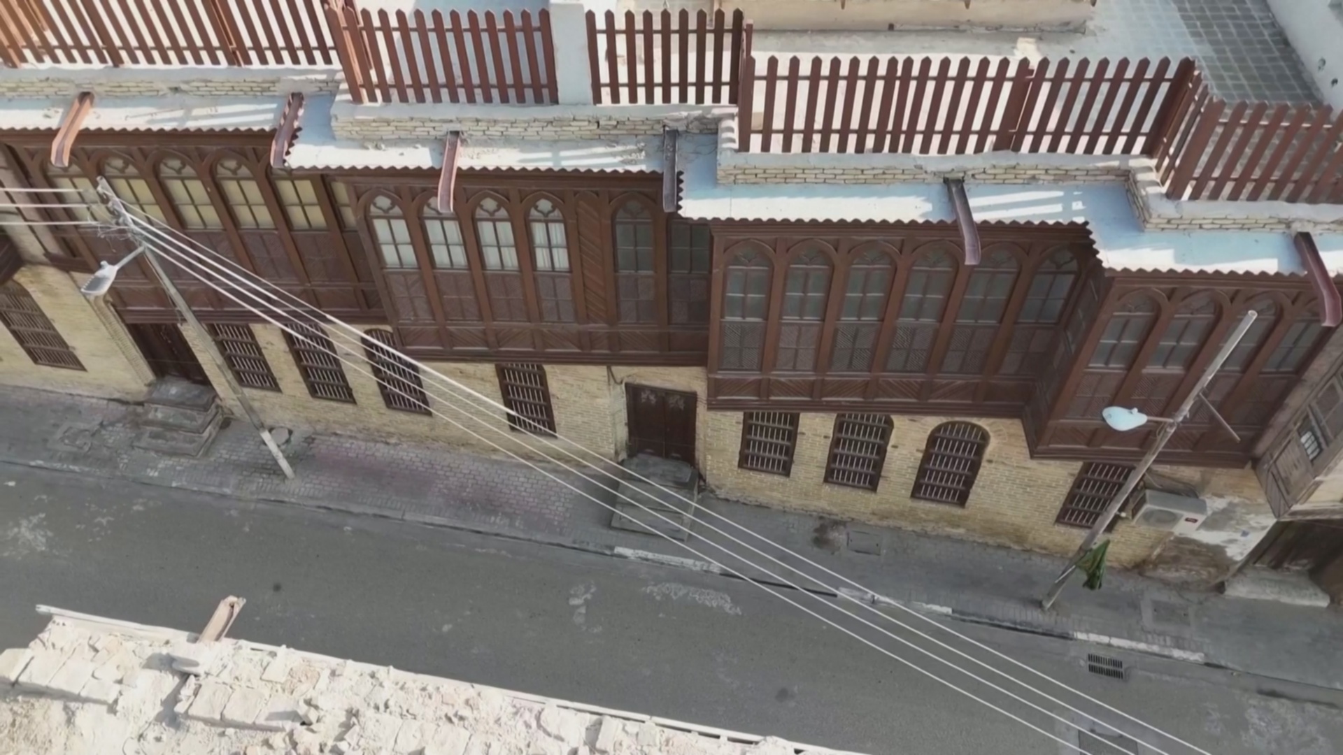 В иракской Басре туристов привлекают старинные дома с узорчатыми решётками В иракской Басре туристов привлекают старинные дома с узорчатыми решётками