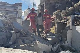 В Тибете ищут выживших после мощного землетрясения