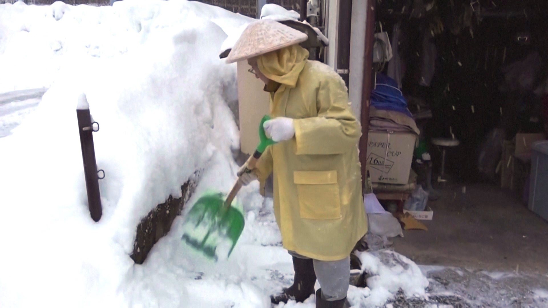 Японию частично завалило снегом Японию частично завалило снегом