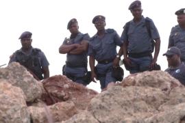 Около сотни нелегальных шахтёров, возможно, умерли в шахте в ЮАР