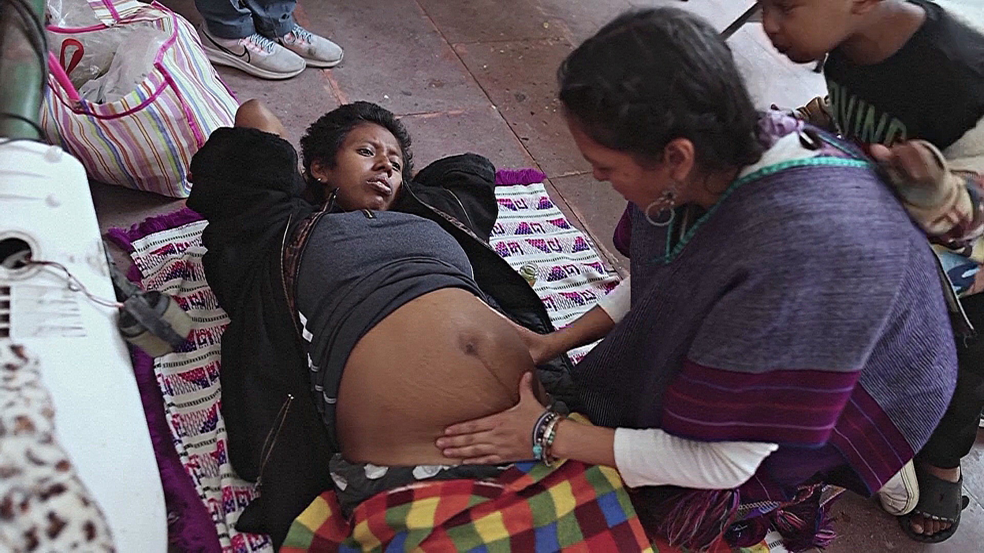 Акушерки оказывают поддержку беременным мигранткам в Мексике Акушерки оказывают поддержку беременным мигранткам в Мексике