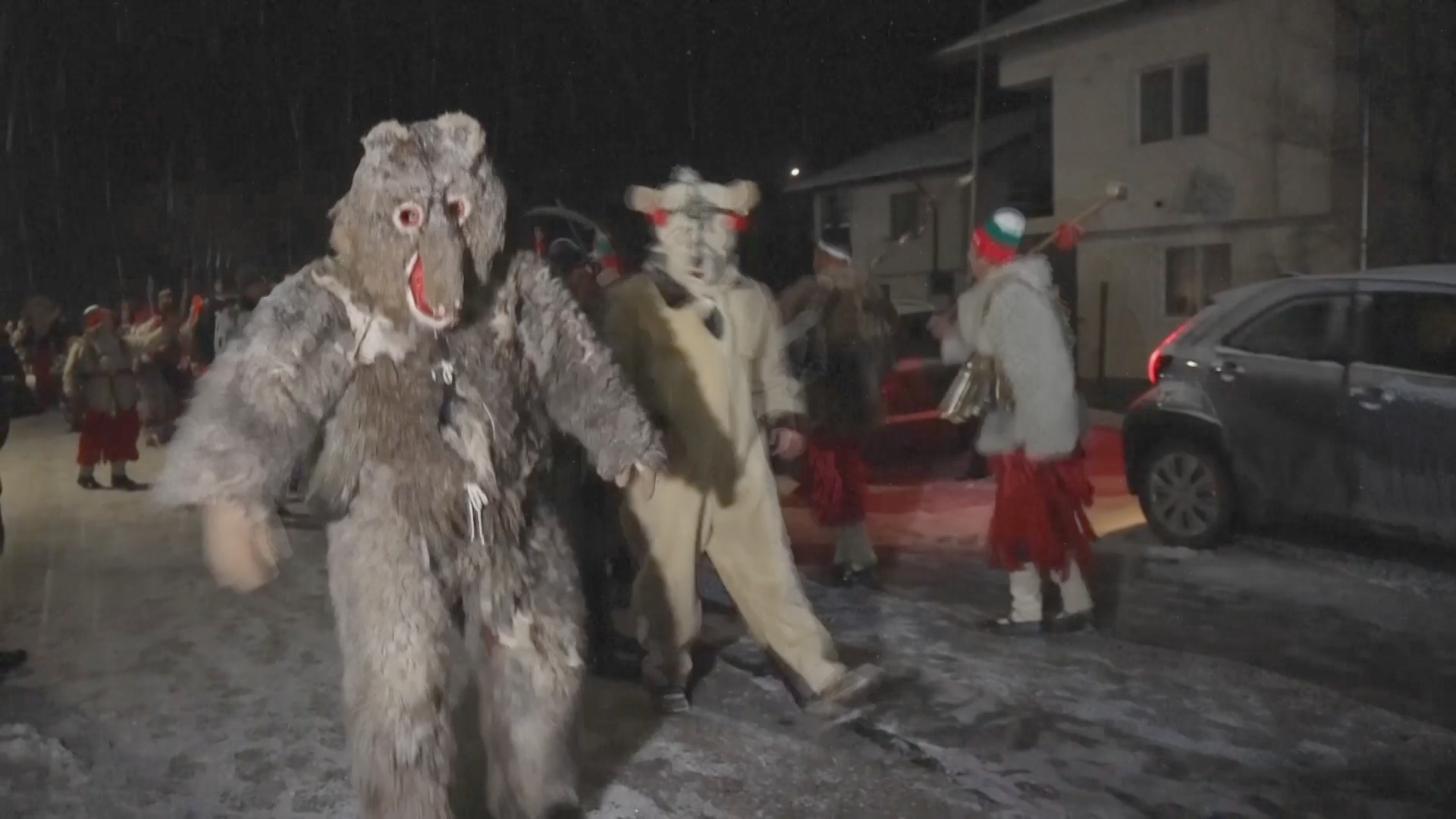 Праздник Сурваки: как в болгарских сёлах ряженые изгоняли злых духов Праздник Сурваки: как в болгарских сёлах ряженые изгоняли злых духов