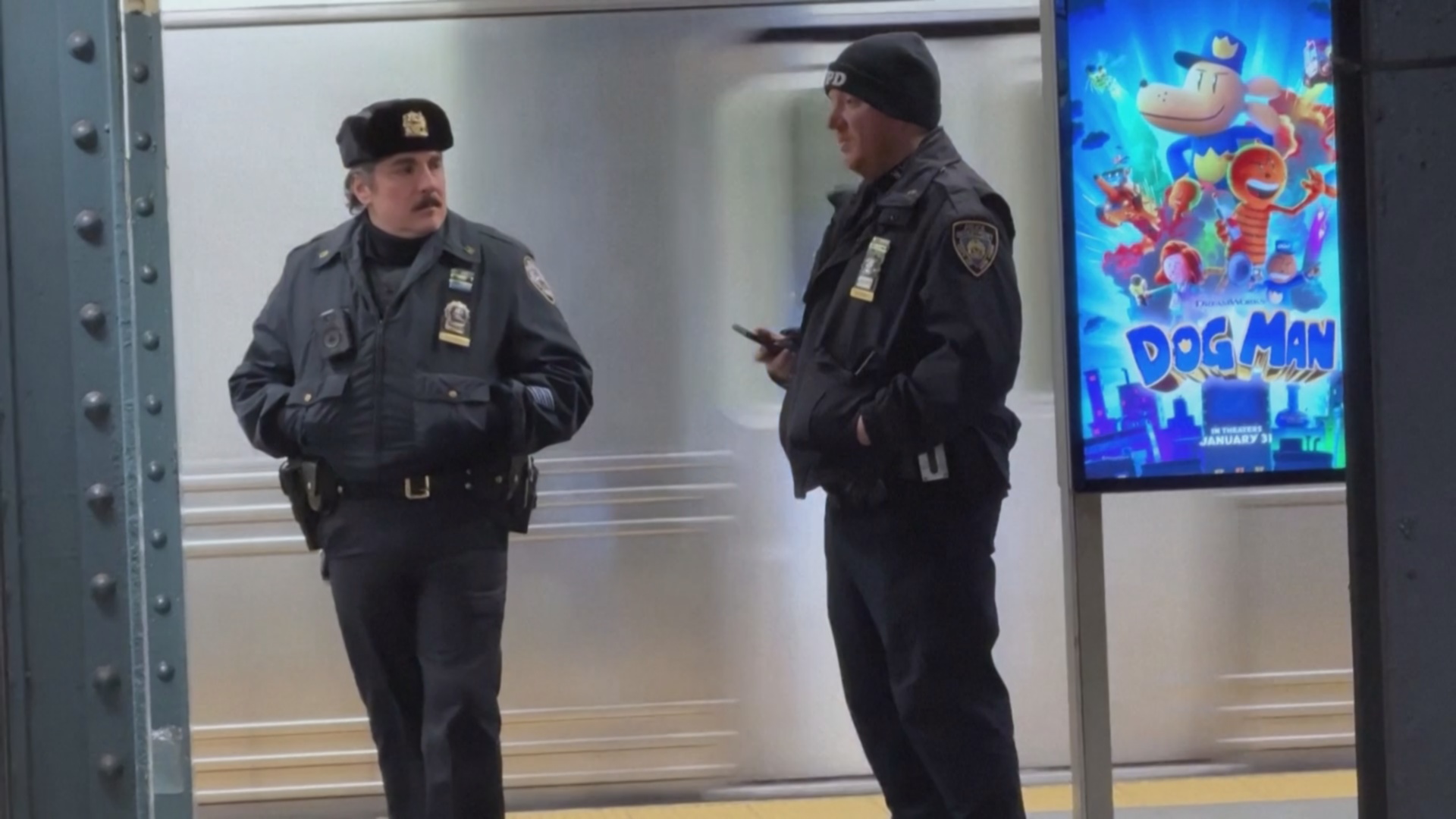 В метро Нью-Йорка появится больше полицейских В метро Нью-Йорка появится больше полицейских