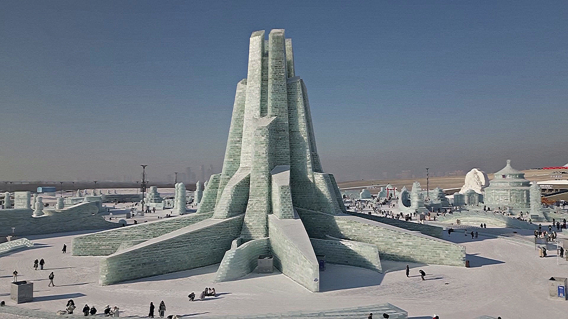 Попробовать холод на вкус: тысячи туристов спешат в «ледяной город» Харбин