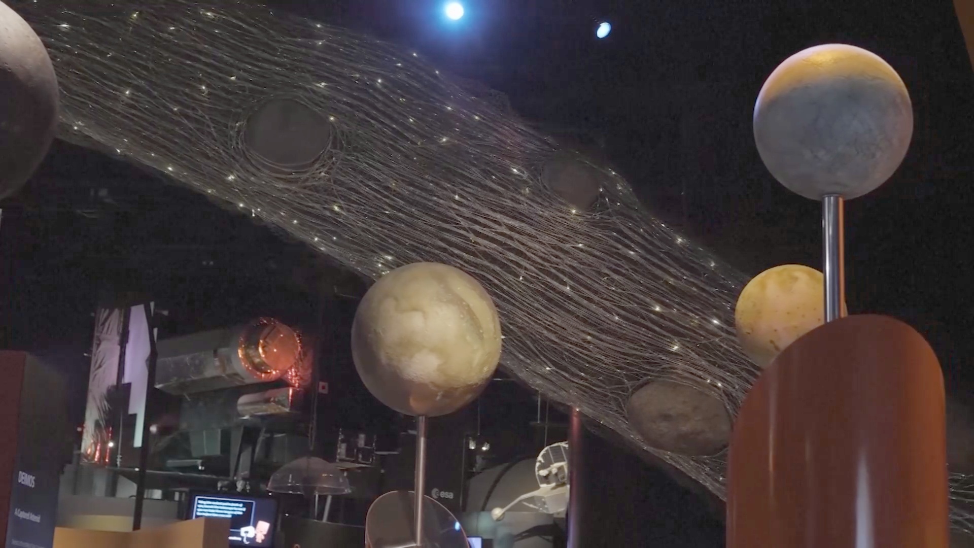 Шесть небесных тел выстроятся в ряд в январе во время парада планет Шесть небесных тел выстроятся в ряд в январе во время парада планет