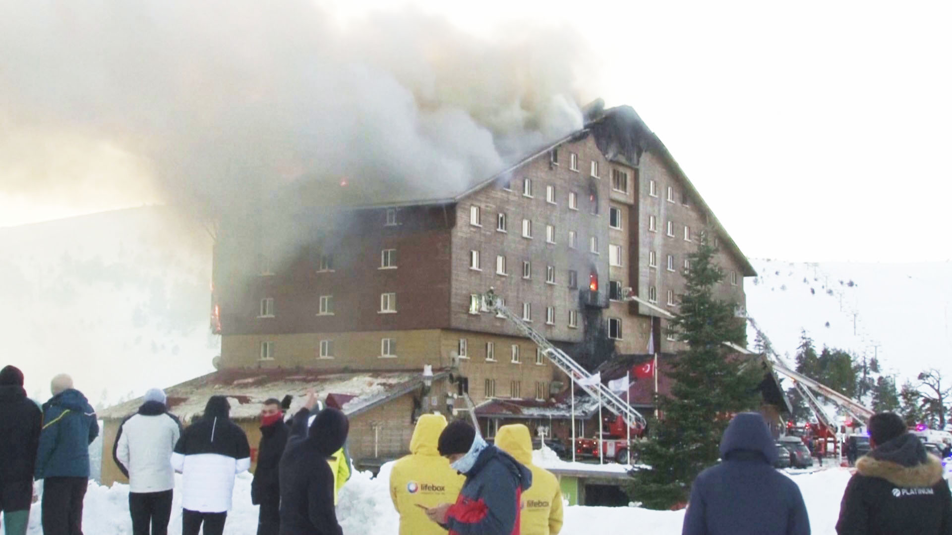 Пожар в горном отеле в Турции: 76 погибших Пожар в горном отеле в Турции: 76 погибших