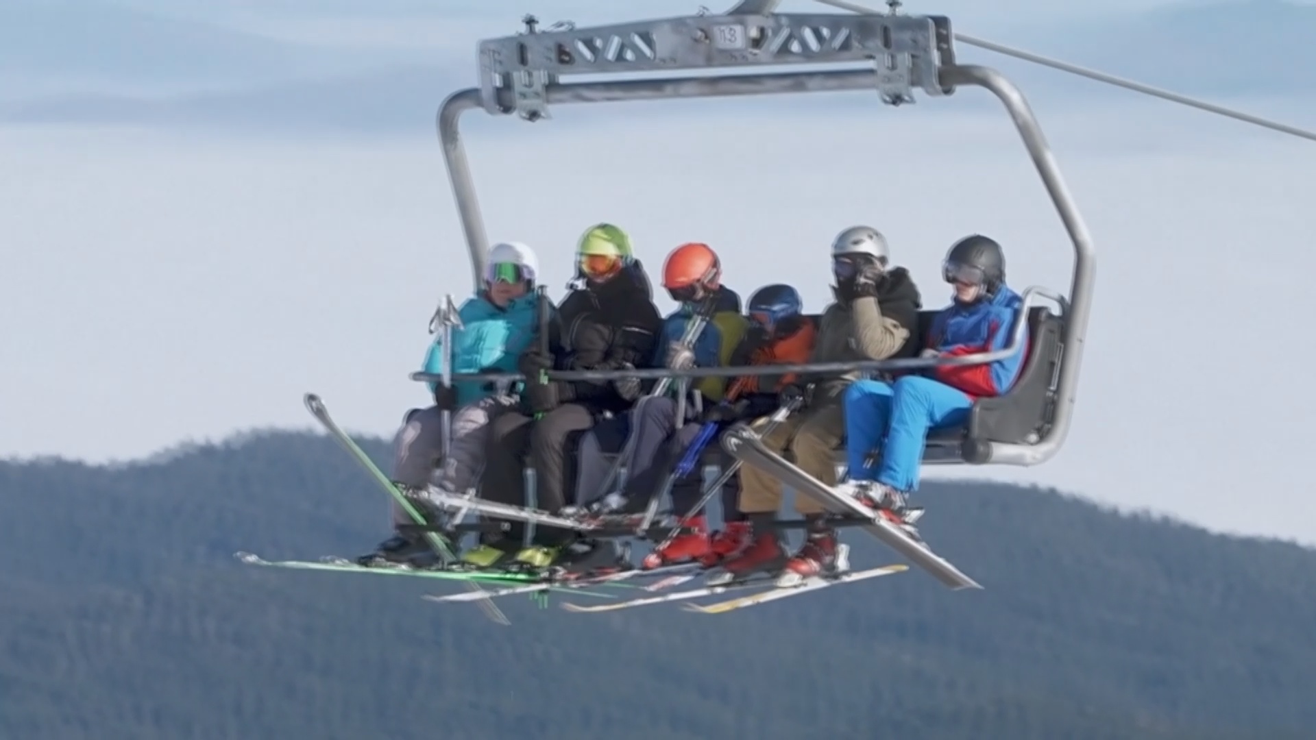 Снегопад привлёк десятки тысяч туристов на горнолыжные курорты в Боснии Снегопад привлёк десятки тысяч туристов на горнолыжные курорты в Боснии