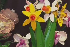 Мини-куклы и конструкторы: тенденции в мире игрушек показали на ярмарке в Лондоне