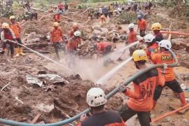 Число жертв оползня на Яве возросло до 25