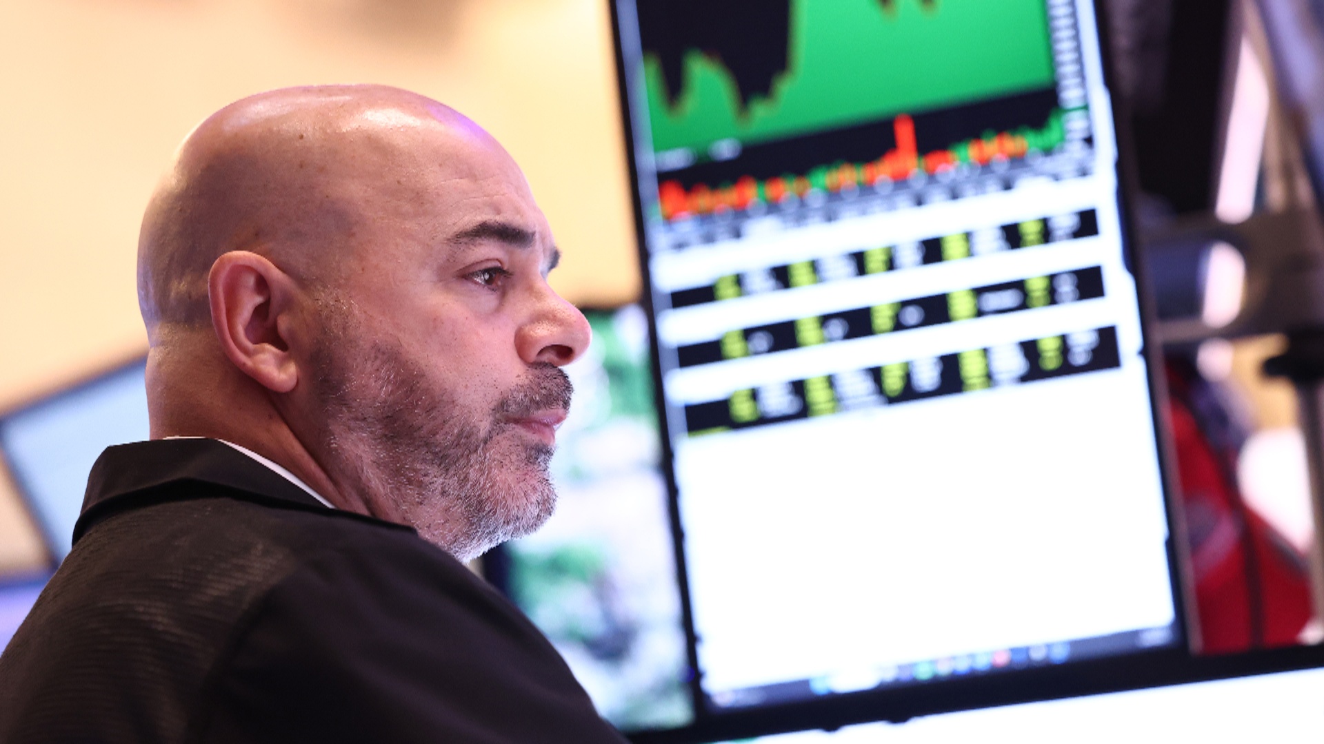 Акции технологических компаний выросли после резкого падения из-за китайского чат-бота