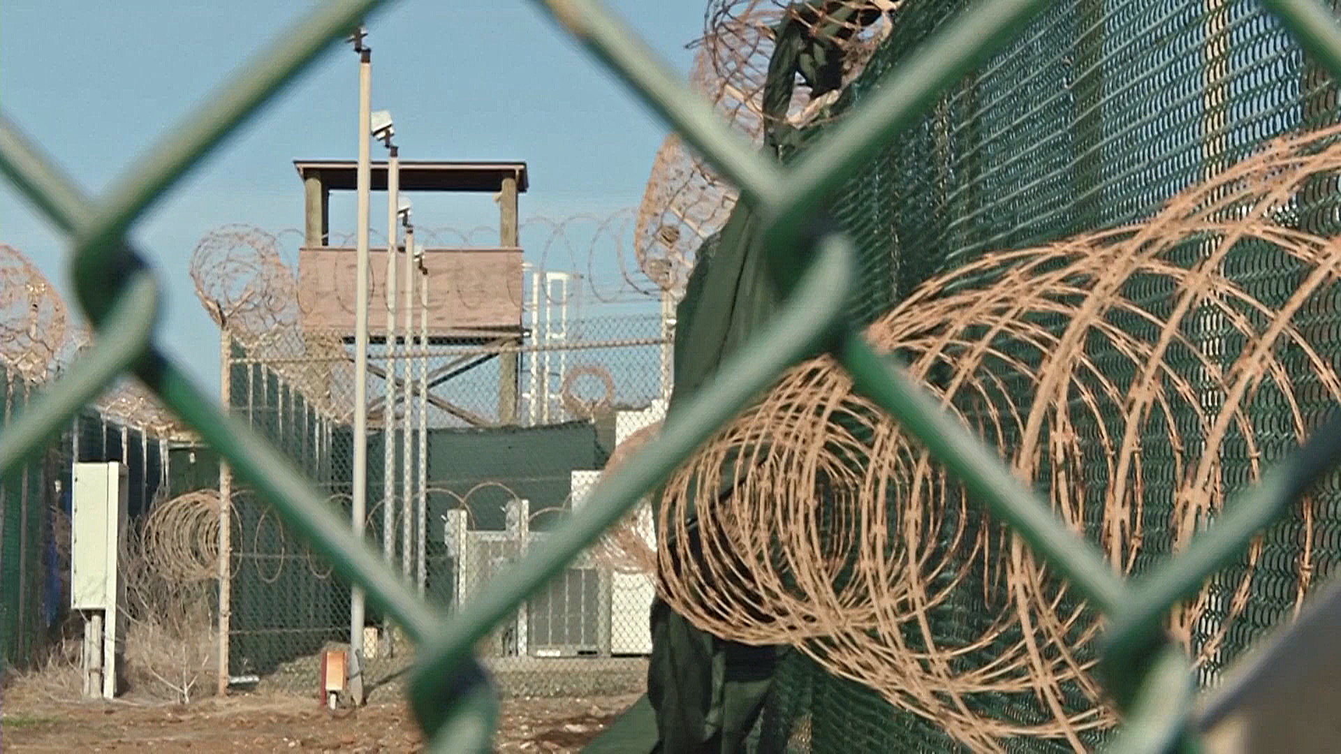 Дональд Трамп распорядился создать миграционный центр на базе в Гуантанамо