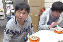 Гонконгцы празднуют Новый год и едят змеиный суп