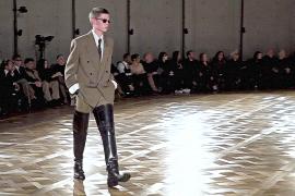 Сапоги рыбака и много кожи: мужская мода Saint Laurent в Париже