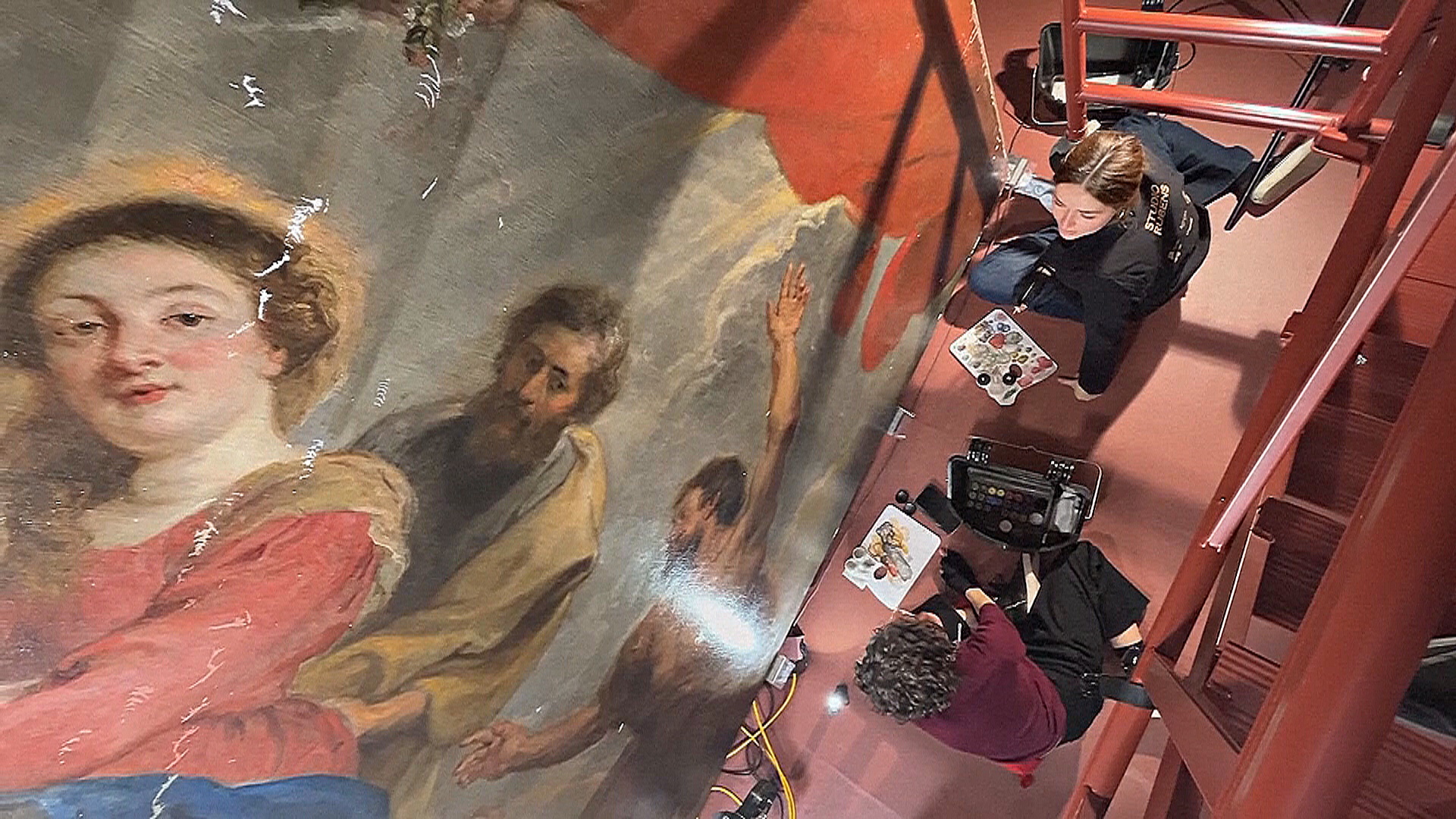 Картину Рубенса высотой с жирафа реставрируют прямо в музее в Бельгии Картину Рубенса высотой с жирафа реставрируют прямо в музее в Бельгии