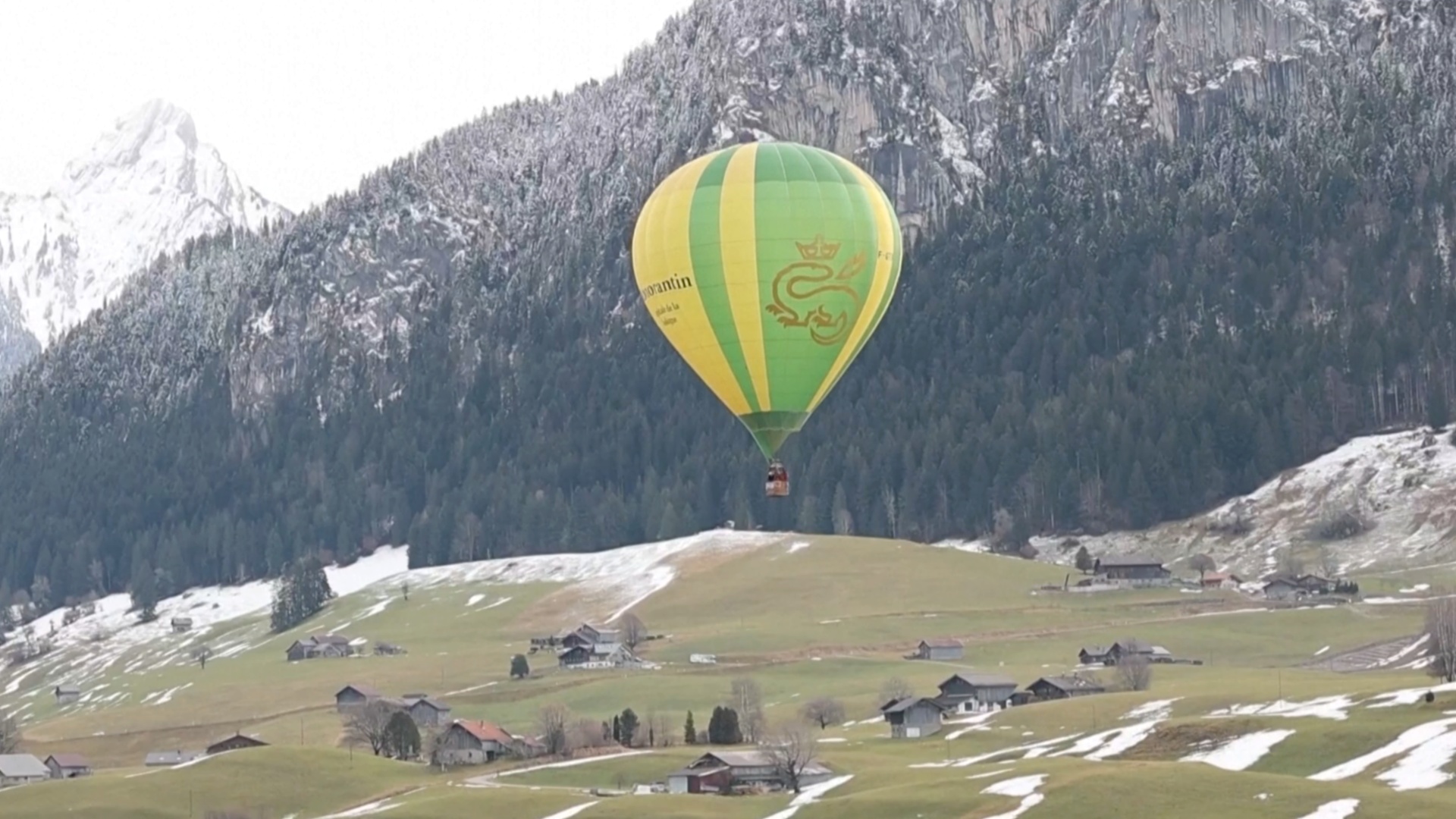 Воздушные шары среди Альп: фестиваль аэростатов проходит в Швейцарии
