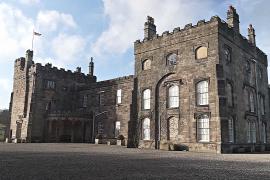 В Англии продают замок с деревней, который 700 лет принадлежал одной семье