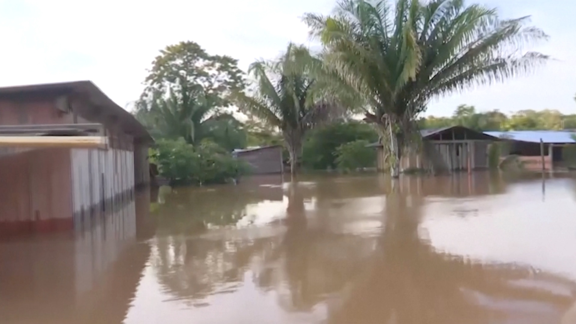 Сильный ливень затопил север Боливии Сильный ливень затопил север Боливии