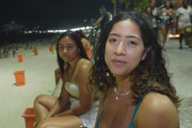 В Рио-де-Жанейро жара гонит людей на пляжи даже вечером