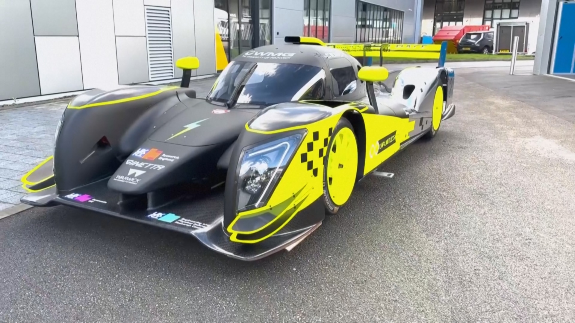 Почти как DeLorean: гоночное авто будущего работает на топливе из сточных вод Почти как DeLorean: гоночное авто будущего работает на топливе из сточных вод