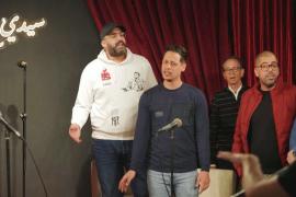 Первый мужской хор в столице Туниса снимает стресс с помощью пения