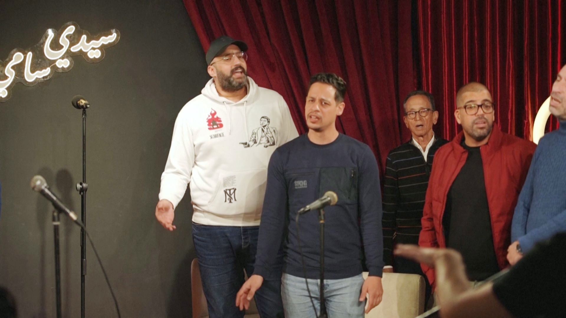 Первый мужской хор в столице Туниса снимает стресс с помощью пения