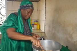 Масло вместо дров: камерунец нашёл более дешёвый способ приготовления еды