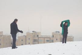 В Тегеране наслаждаются запоздалым первым снегом