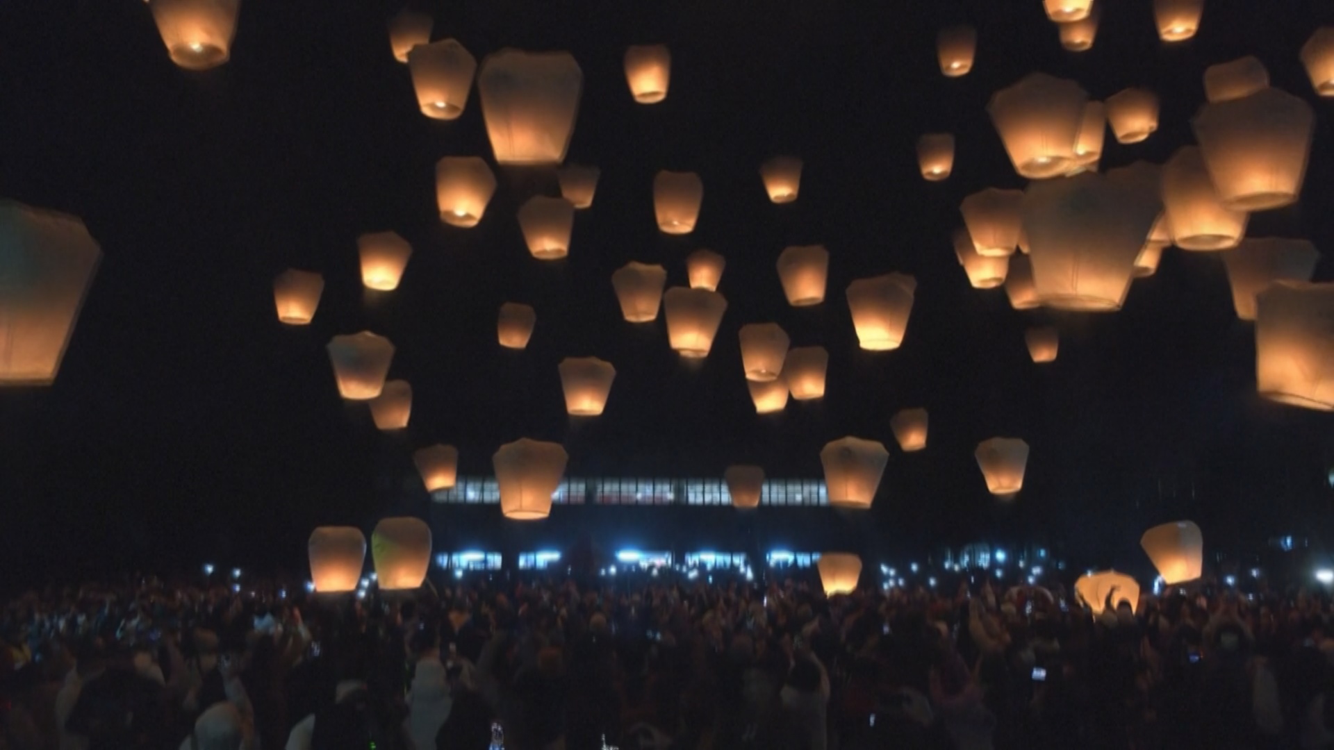 Мечты улетают в небо: на Тайване запустили фонарики в честь китайского Нового года Мечты улетают в небо: на Тайване запустили фонарики в честь китайского Нового года