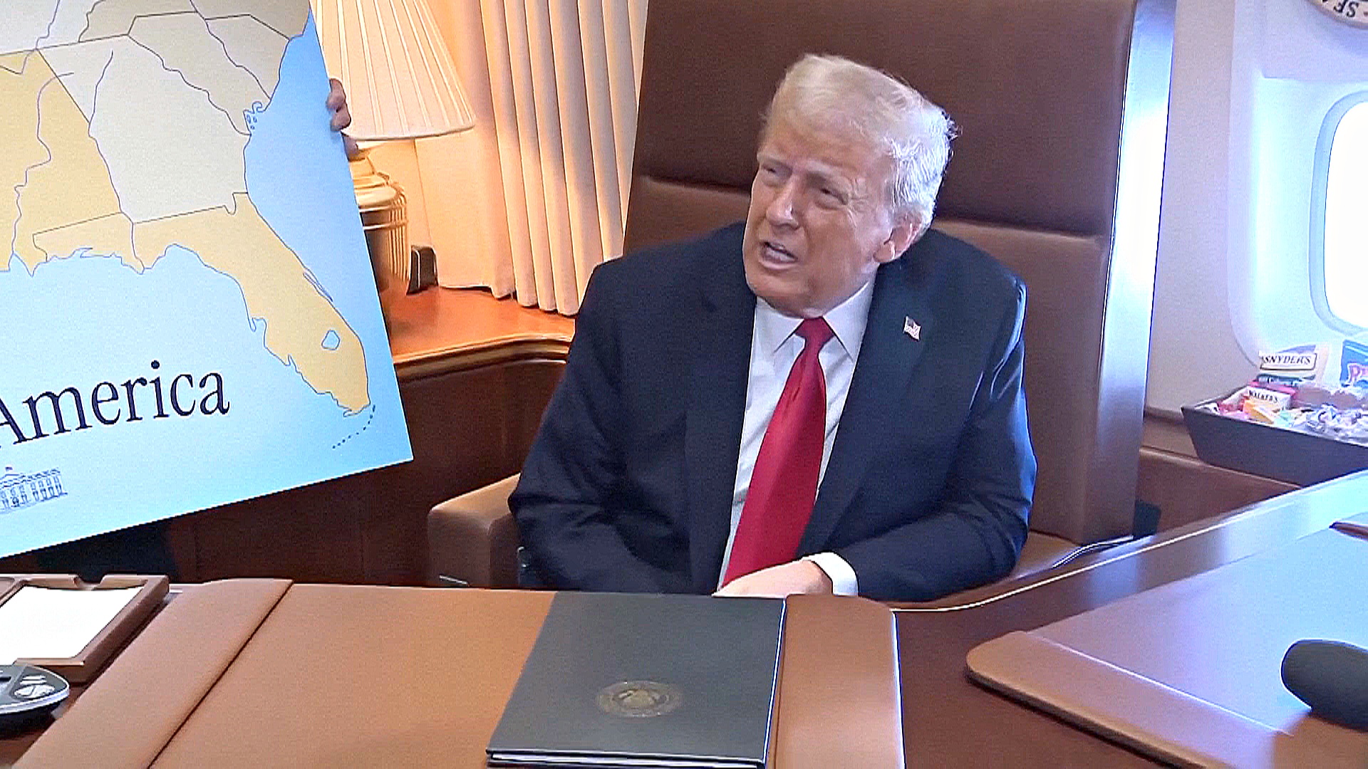 Трамп урезал помощь ЮАР, объявил о новых пошлинах и отправился на Супербоул