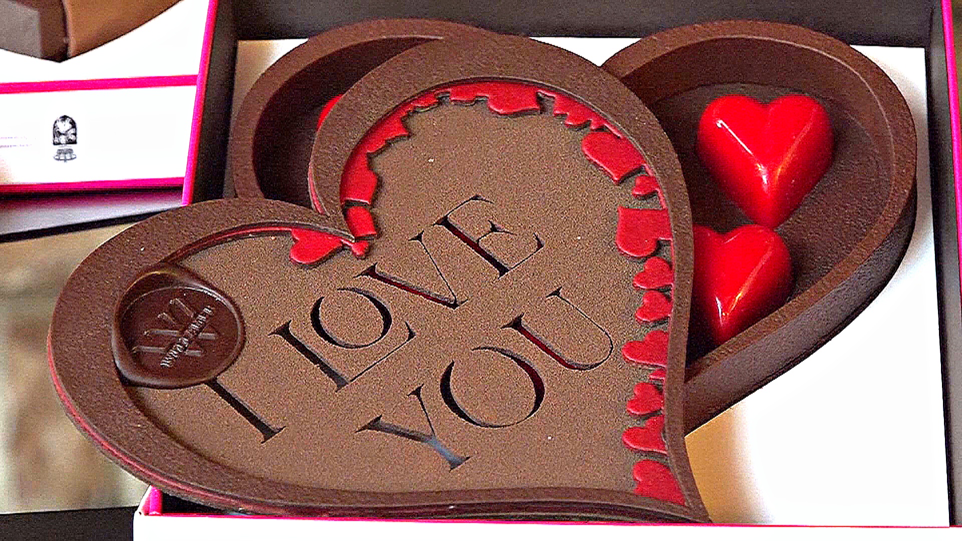 Шоколад превращается в роскошный подарок ко Дню святого Валентина