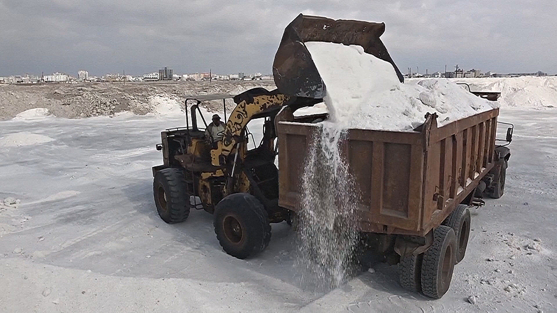 Как на аденском побережье Йемена более века производят премиальную соль