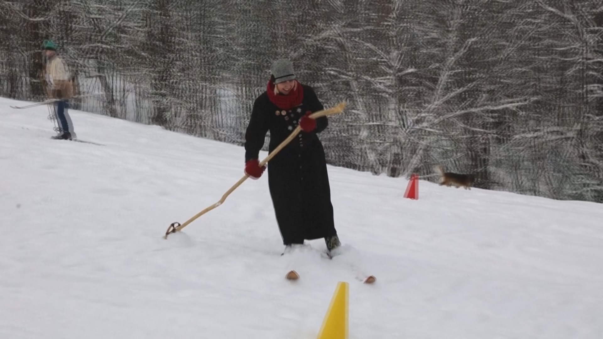 В чешском городке Смржовка устроили катание на лыжах в стиле ретро