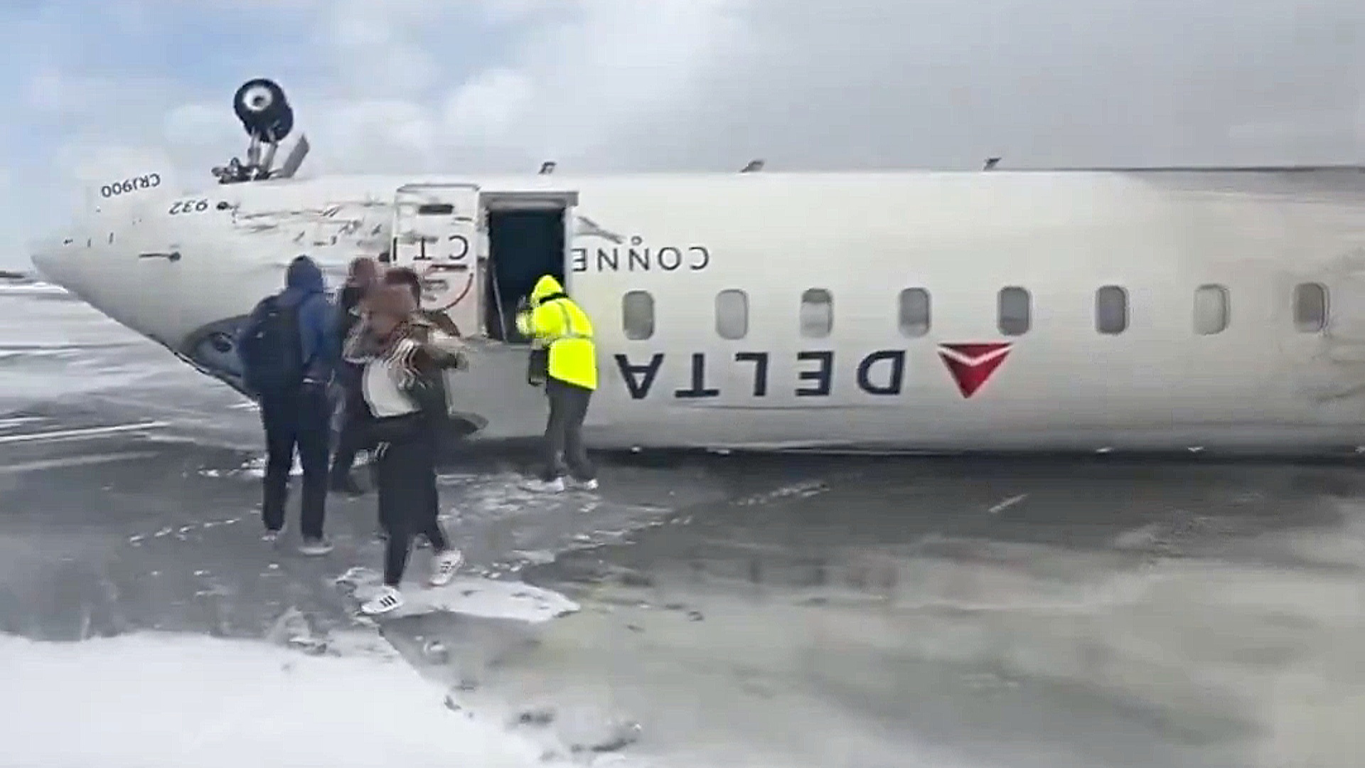 Крушение самолёта Delta в Канаде: «Полоса была сухой, бокового ветра не было»