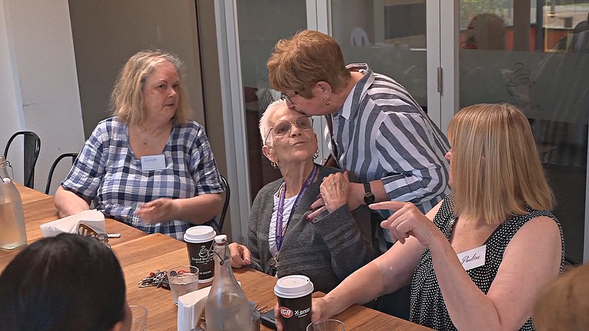 В Австралии волонтёры помогают пожилым не чувствовать себя одинокими В Австралии волонтёры помогают пожилым не чувствовать себя одинокими