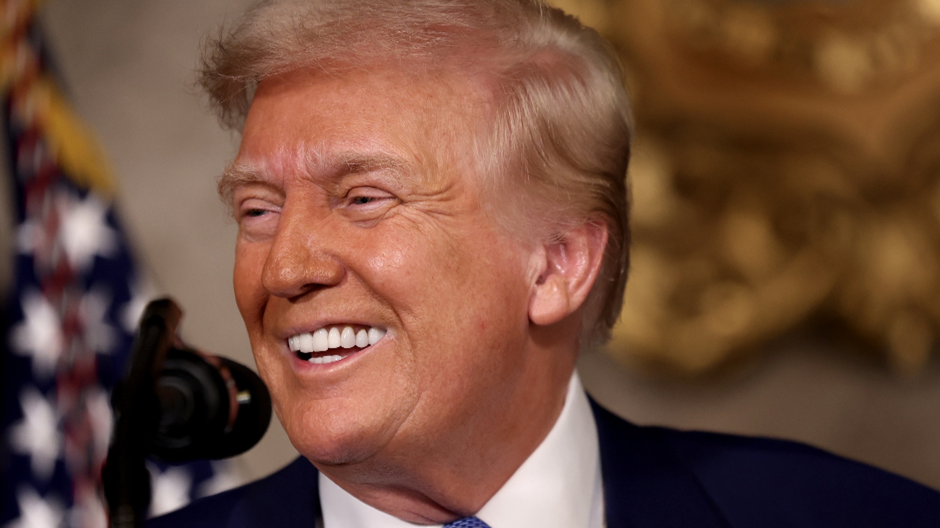 Трамп объявил о новых пошлинах в 25% на импорт Трамп объявил о новых пошлинах в 25% на импорт